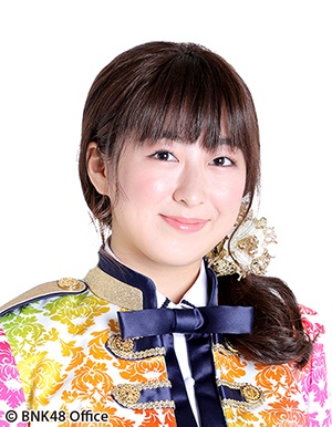 ファイル:2017年BNK48プロフィール 伊豆田莉奈 2.jpg