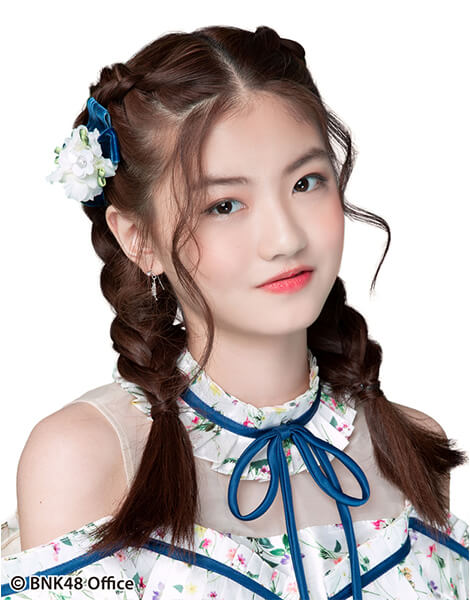 ファイル:2018年BNK48プロフィール Kamonthida Rotthawinithi 2.jpg