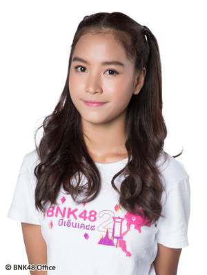 ファイル:2018年BNK48プロフィール Paweethida Sakunpiphat.jpg