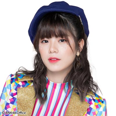 ファイル:2019年BNK48プロフィール Weeraya Zhang 1.jpg
