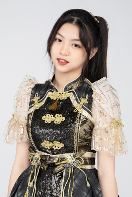 ファイル:2021年AKB48 Team SHプロフィール 王暄雅 3.jpg
