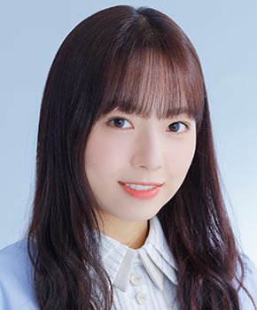 ファイル:2021年乃木坂46プロフィール 新内眞衣 2.jpg