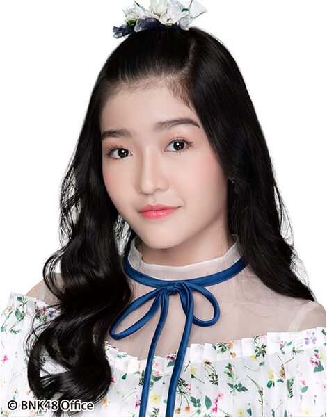 ファイル:2018年BNK48プロフィール Jennis Oprasert 2.jpg