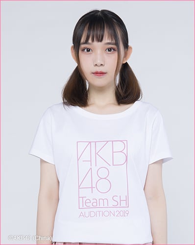 ファイル:2019年AKB48 Team SHプロフィール 熊芳妮.jpg