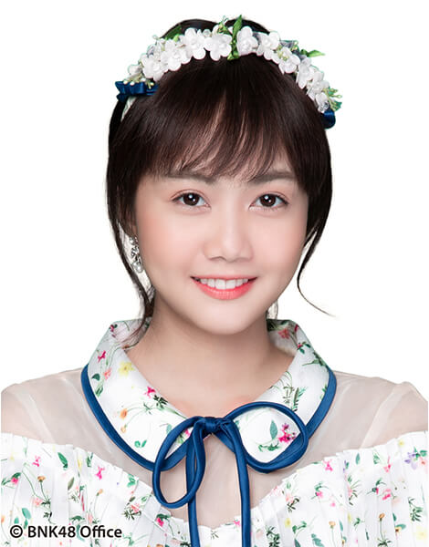 ファイル:2018年BNK48プロフィール Mesa Chinavicharana 2.jpg