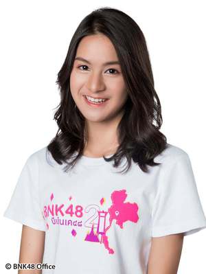 ファイル:2018年BNK48プロフィール Phattharanarin Mueanarit.jpg