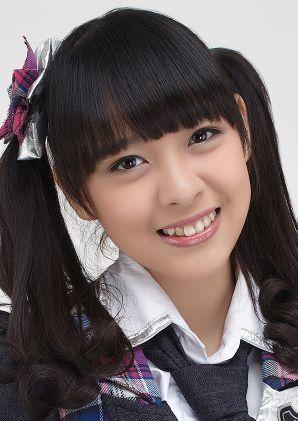 ファイル:2015年JKT48プロフィール Aninditha Rahma Cahyadi.jpg