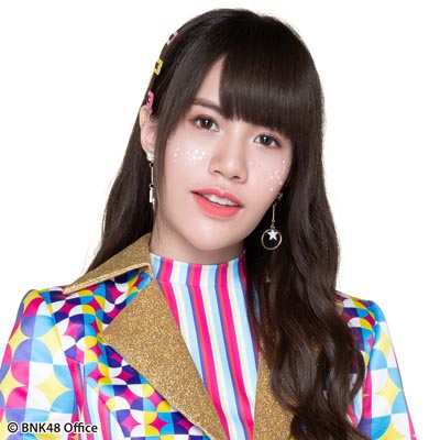 ファイル:2019年BNK48プロフィール Vathusiri Phuwapunyasiri 1.jpg