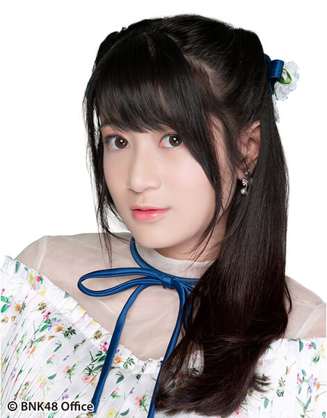 ファイル:2018年BNK48プロフィール Mananya Kaoju 2.jpg