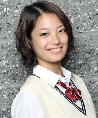 ファイル:2011年乃木坂46プロフィール 岩瀬佑美子.jpg