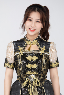 ファイル:2021年AKB48 Team SHプロフィール 周陈雨轩 3.jpg