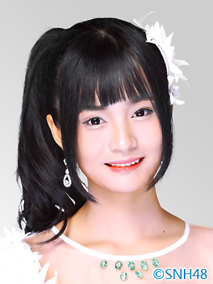 ファイル:2015年SNH48プロフィール 杨冰怡 3.jpg