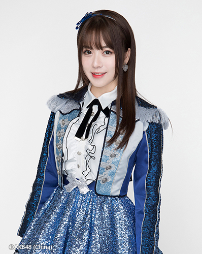 ファイル:2018年AKB48 Team SHプロフィール 毛唯嘉 2.jpg