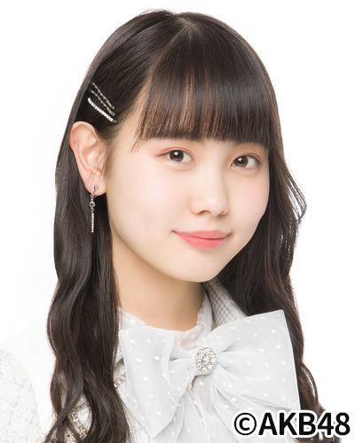 ファイル:2022年AKB48プロフィール 御供茉白.jpg