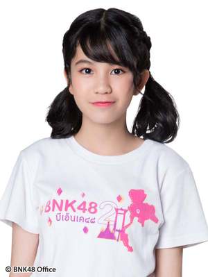 ファイル:2018年BNK48プロフィール Ratah Chinkrajangkit.jpg