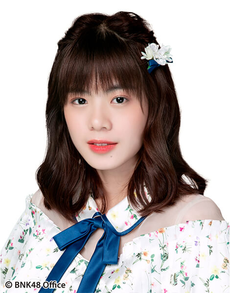 ファイル:2018年BNK48プロフィール Weeraya Zhang 2.jpg