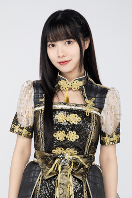 ファイル:2021年AKB48 Team SHプロフィール 龚露雯 3.jpg