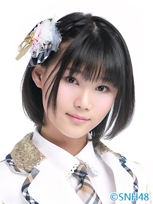 ファイル:2015年SNH48プロフィール 闫明筠.jpg