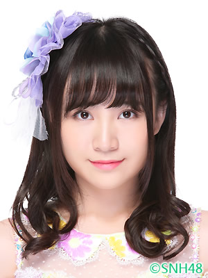 ファイル:2016年SNH48プロフィール 曾艾佳.jpg