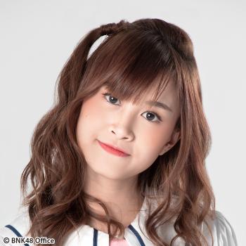 ファイル:2018年BNK48プロフィール Sumitra Duangkaew 1.jpg