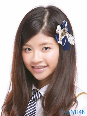 ファイル:2014年SNH48プロフィール 林思意.jpg