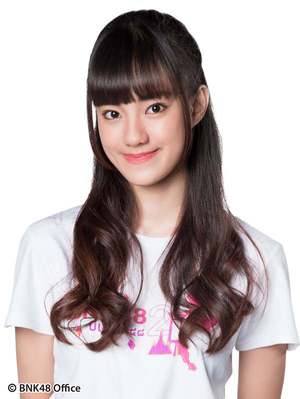 ファイル:2018年BNK48プロフィール Sirikarn Shinnawatsuwan.jpg