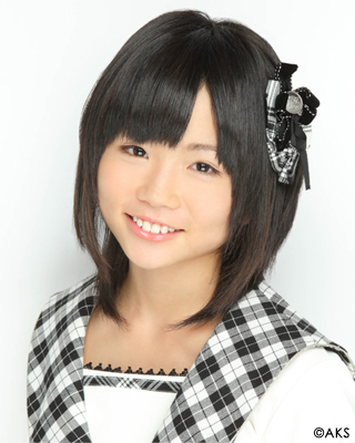 ファイル:2012年HKT48プロフィール 秋吉優花.jpg