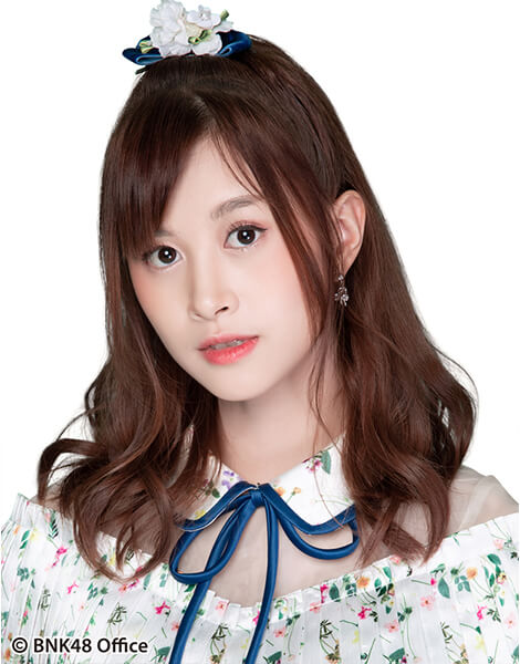 ファイル:2018年BNK48プロフィール Sumitra Duangkaew 2.jpg