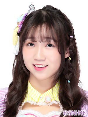 ファイル:2016年SNH48プロフィール 周怡.jpg