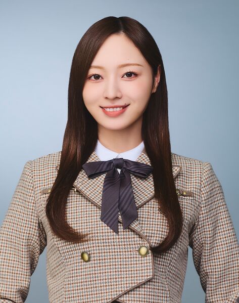 ファイル:2025年乃木坂46プロフィール 梅澤美波 3.jpg