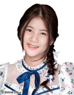 2018年BNK48プロフィール Korapat Nilprapa 2.jpg