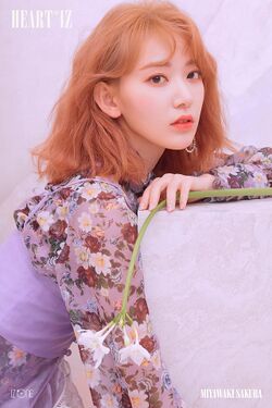 2019年IZ*ONEプロフィール 宮脇咲良 2.jpg