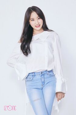 2018年IZ*ONEプロフィール Lee Chae Yeon.jpg
