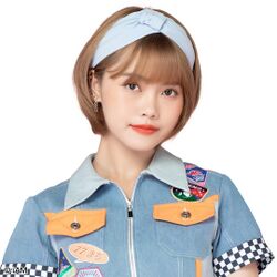 2019年BNK48プロフィール Praewa Suthamphong 2.jpg
