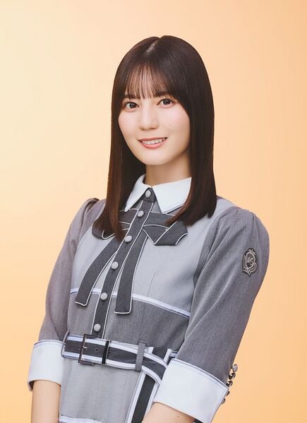 ファイル:2026年日向坂46プロフィール 小坂菜緒 3.jpg