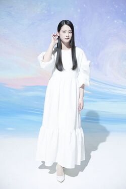 2024年夏霞プロフィール全身写真 吉本此那.jpg