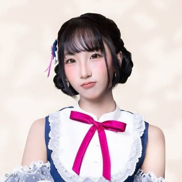ファイル:2026年BNK48プロフィール Emmy 2.jpg