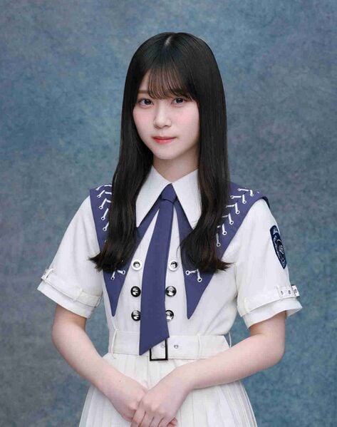 ファイル:2024年櫻坂46プロフィール 山下瞳月 2.jpg