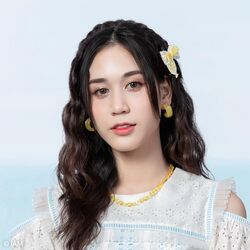 2022年BNK48プロフィール Issaree Taweegulpanit 2.jpg