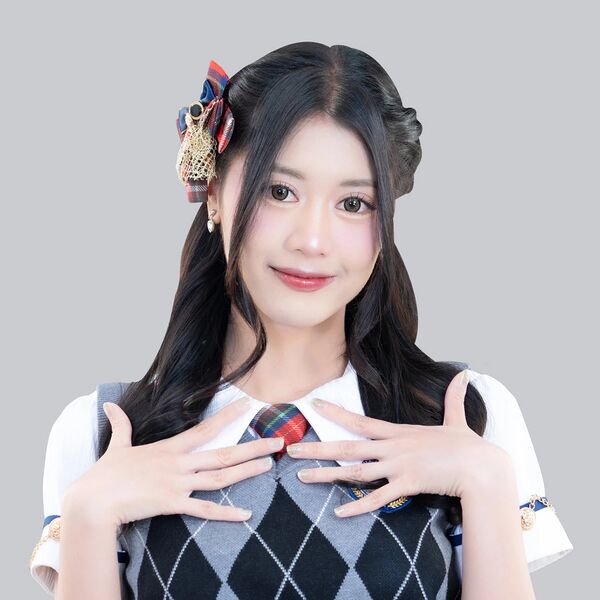 ファイル:2025年KLP48プロフィール Devi.jpg