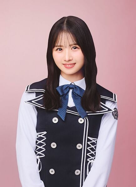 ファイル:2026年日向坂46プロフィール 上村ひなの 2.jpg