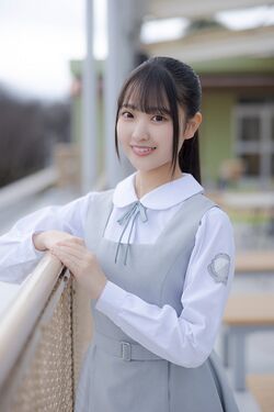2025年日向坂46プロフィール 全身 蔵盛妃那乃.jpg