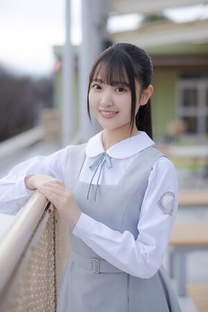 2025年日向坂46プロフィール 全身 蔵盛妃那乃.jpg