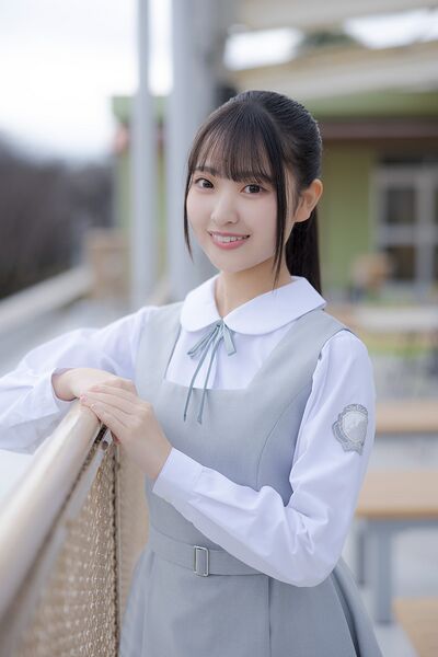 ファイル:2025年日向坂46プロフィール 全身 蔵盛妃那乃.jpg