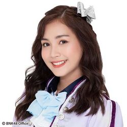 2018年BNK48プロフィール Paweethida Sakunpiphat 3.jpg