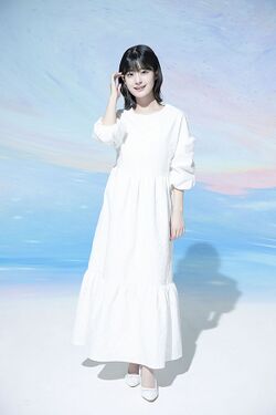 2024年夏霞プロフィール全身写真 持永真奈.jpg