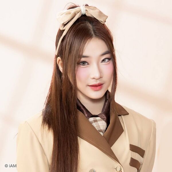 ファイル:2025年BNK48プロフィール Berry 3.jpg