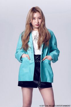 2019年IZ*ONEプロフィール Lee Chae Yeon.jpg