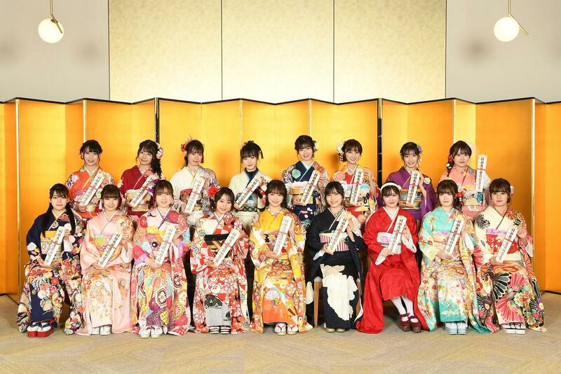 ファイル:2021年成人式 集合写真 AKB48.jpg