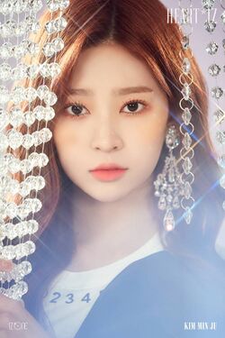 2019年IZ*ONEプロフィール Kim Min Ju 3.jpg